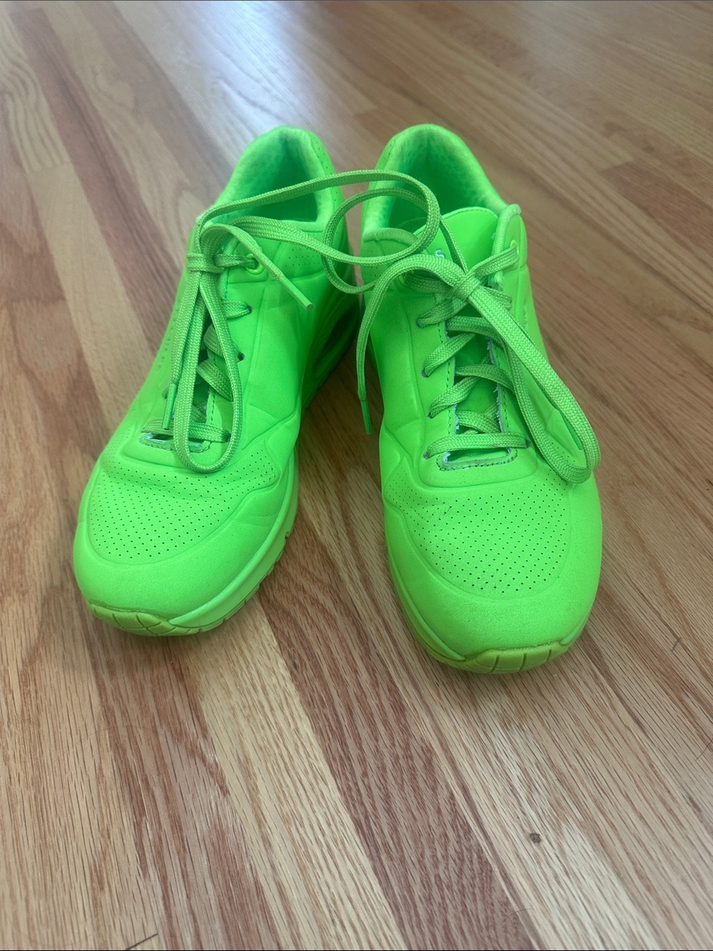 Sketchers Neon Green Athletic Sneakers
Calling your name!